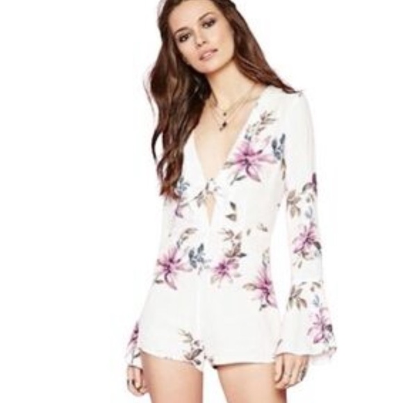 Forever 21 White Floral Romper size Small - Picture 1 of 4